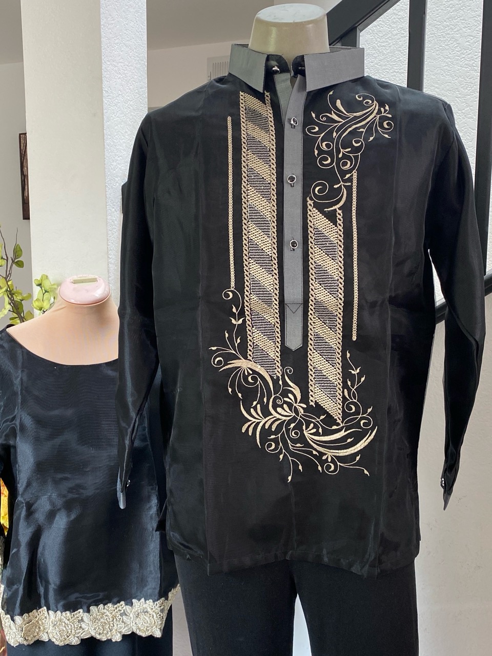 Black Men's Embroidered Barong Tagalog Shirt With Gold Accents